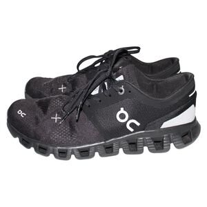On Cloud X 3 in Black Size 8